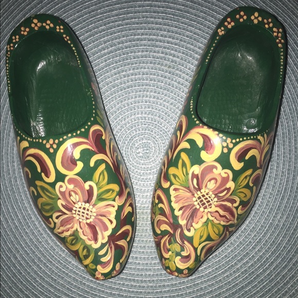 Dutch Shoes - Picture 1 of 3